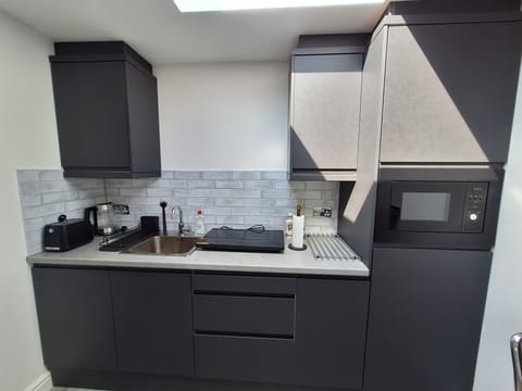 Studio | Private kitchen | Fridge, microwave, oven, stovetop