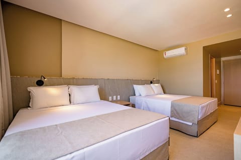 Superior sem Vista Mar | Free minibar, in-room safe, laptop workspace, blackout drapes