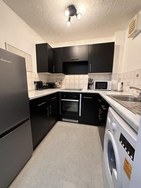 Apartment | Private kitchen | Fridge, microwave, oven, stovetop