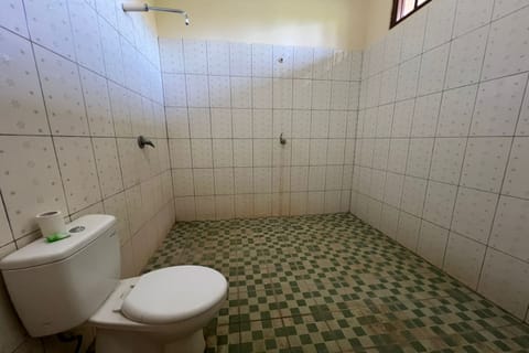 Deluxe Double Room | Bathroom | Shower, towels, soap