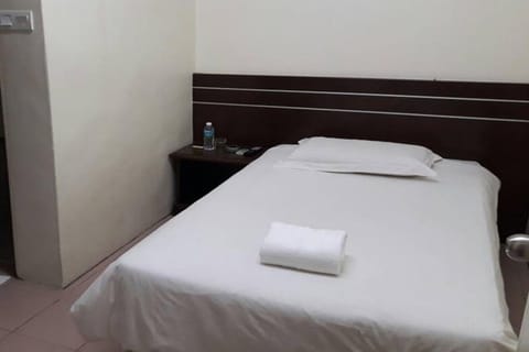 Standard Single Room | Free WiFi, bed sheets