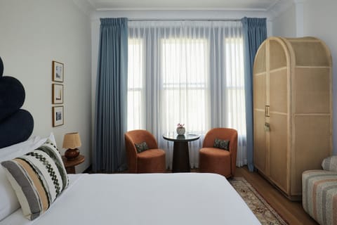 Room, 1 King Bed (Broadway) | Premium bedding, down comforters, pillowtop beds, free minibar