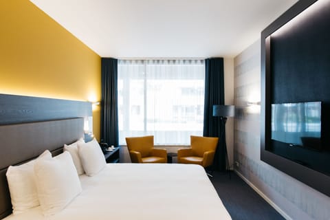 Suite | In-room safe, desk, free WiFi, bed sheets