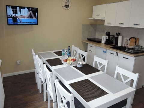 House | Private kitchen | Electric kettle, highchair