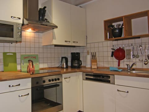 House | Private kitchen | Electric kettle, toaster, highchair