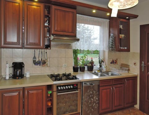 House | Private kitchen | Electric kettle, toaster, highchair