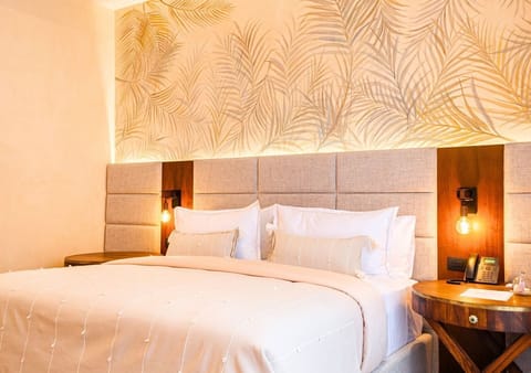 Premium Room, Private Pool | Minibar, in-room safe, free WiFi, bed sheets