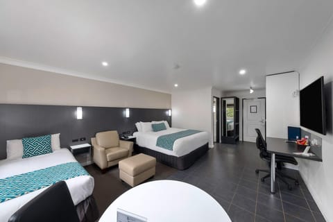 Executive Twin Room | Premium bedding, pillowtop beds, minibar, soundproofing