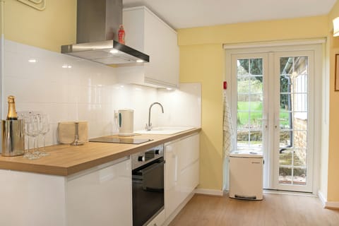 House, Patio, Garden View | Private kitchen