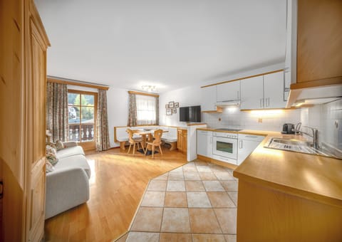 Family apartment tyrolean | Private kitchen | Fridge, stovetop, dishwasher, espresso maker