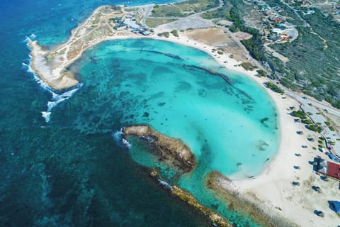 Beach nearby, white sand, beach towels, 10 beach bars