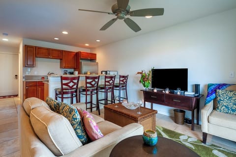 Condo, 1 King Bed with Sofa bed, Balcony, Ocean View (218) | Living area