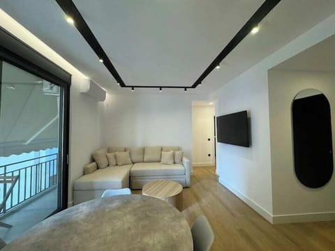 Deluxe Apartment, Non Smoking | Living area | Flat-screen TV