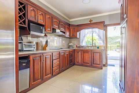 Deluxe Apartment, 3 Bedrooms, Non Smoking, Pool View | Private kitchen | Full-size fridge, microwave, oven, stovetop