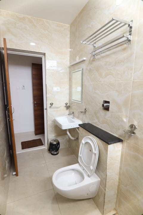 Deluxe Double Room, Sea View | Bathroom