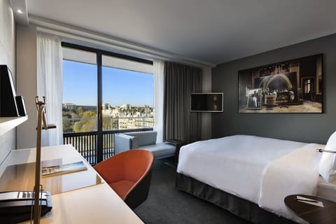 Deluxe Room, 1 King Bed, Balcony, Tower (HighFloor, Eiffel Tower View) | Premium bedding, in-room safe, desk, soundproofing