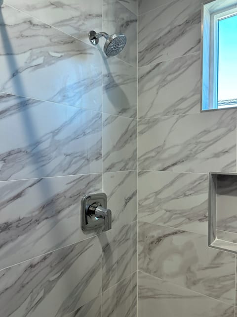 Basic Single Room | Bathroom | Shower, towels, soap, shampoo