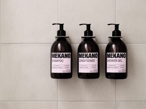 Family Studio | Bathroom | Shower, free toiletries, hair dryer, towels