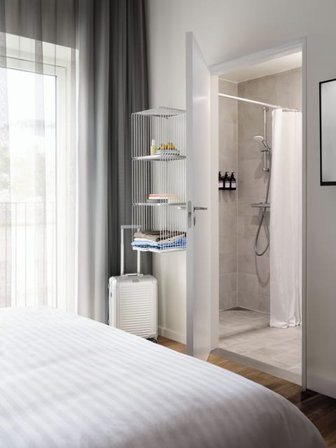 Studio | Hypo-allergenic bedding, blackout drapes, soundproofing