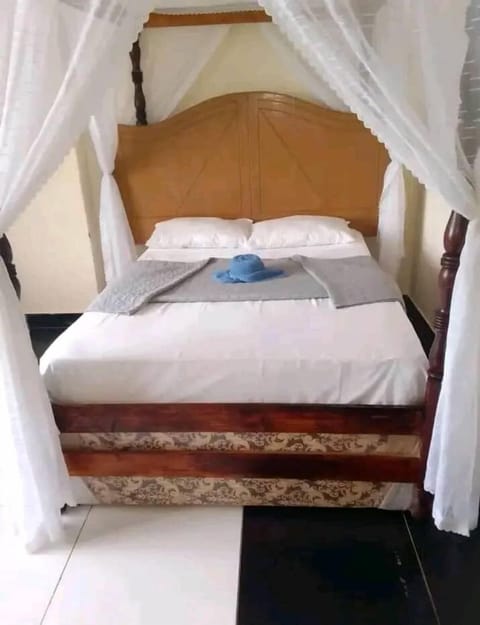 Deluxe Room, Balcony, Park View | Free WiFi, bed sheets