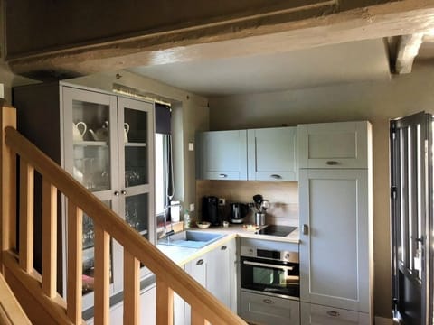 Deluxe House, Garden View | Private kitchen