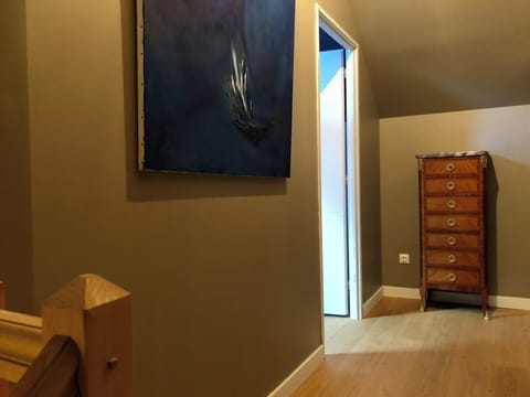 Deluxe House, Garden View | Laptop workspace, blackout drapes, soundproofing, iron/ironing board