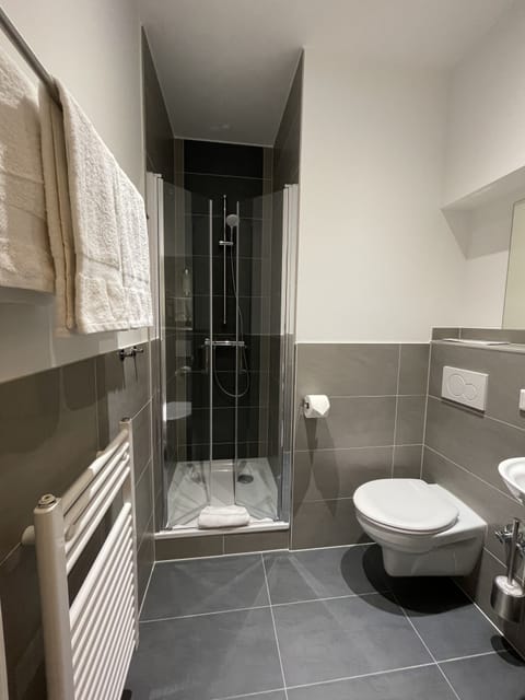 Economy Double Room | Bathroom | Shower, free toiletries, hair dryer, towels