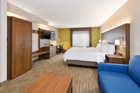 Suite, 1 King Bed | In-room safe, desk, blackout drapes, iron/ironing board