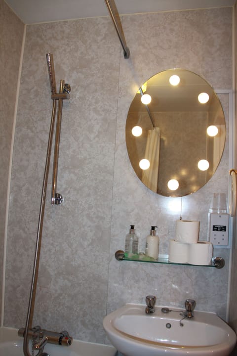 Double Room | Bathroom | Shower, free toiletries, towels