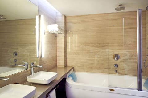 Royal Suite, Sea View | Bathroom | Free toiletries, hair dryer, slippers, towels