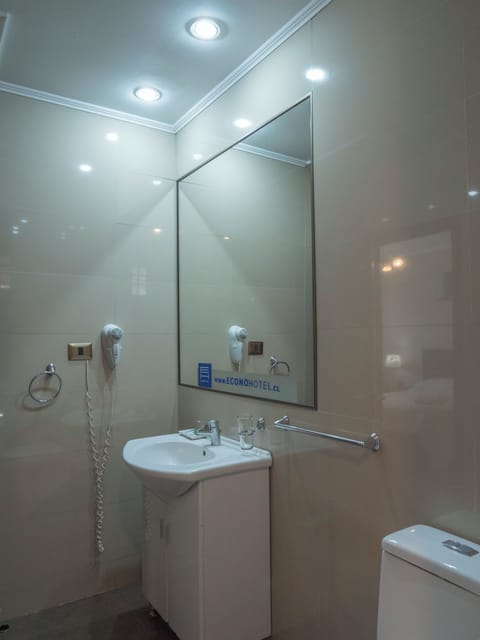 Standard Twin Room, Valley View | Bathroom