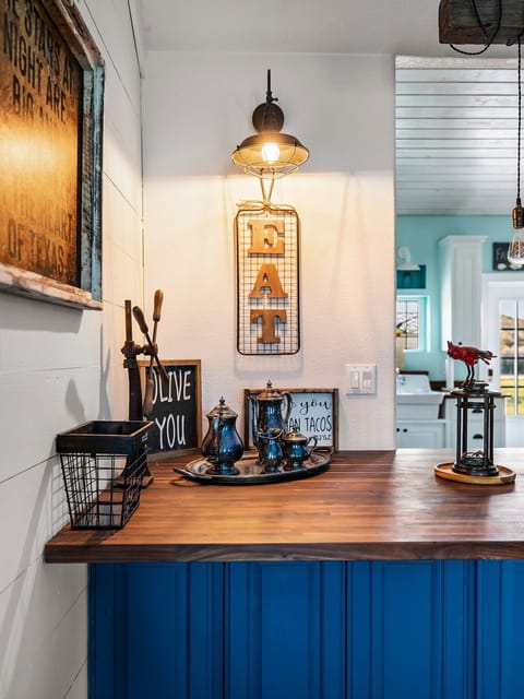 House, 1 King Bed, Patio, Mountain View | Private kitchen | Full-size fridge, microwave, oven, stovetop