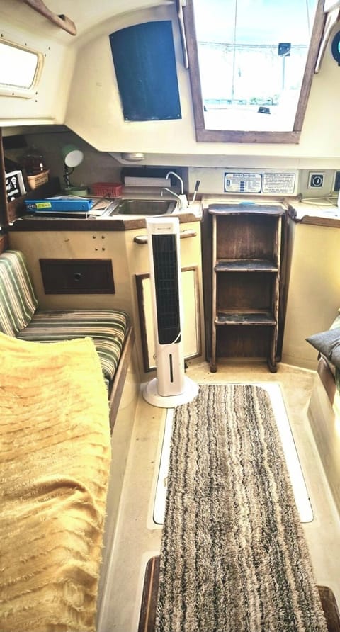 Classic Cabin, Bay View | Living area | IPod dock