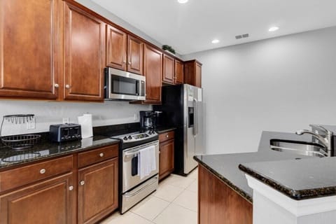 Villa, Multiple Beds, Pool Access, Pool View (2538 Windsor Hills) | Private kitchen | Fridge, microwave, oven, stovetop