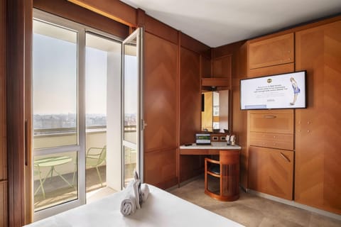 In-room safe, desk, blackout drapes, soundproofing