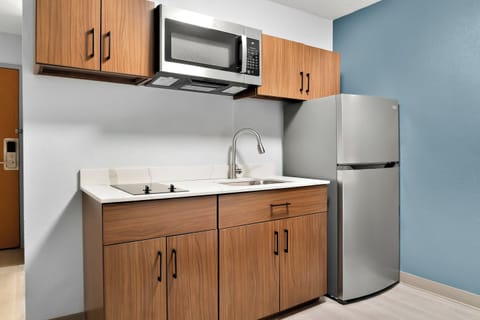 Full-size fridge, microwave, stovetop