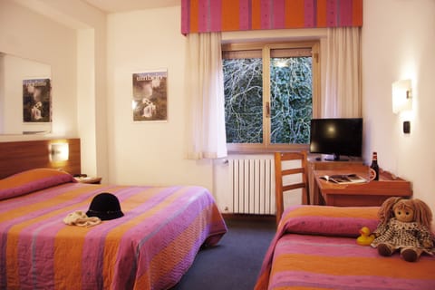 Classic Room | In-room safe, desk, iron/ironing board, free WiFi