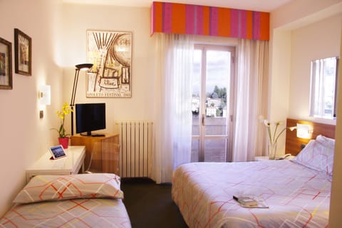 Classic Room | In-room safe, desk, iron/ironing board, free WiFi