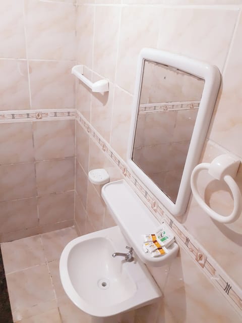 Standard Quadruple Room, Non Smoking, Private Bathroom | Bathroom | Shower, towels, soap, shampoo