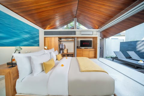 Grand One Bedroom Villa With Private Pool | Hypo-allergenic bedding, minibar, in-room safe, free WiFi