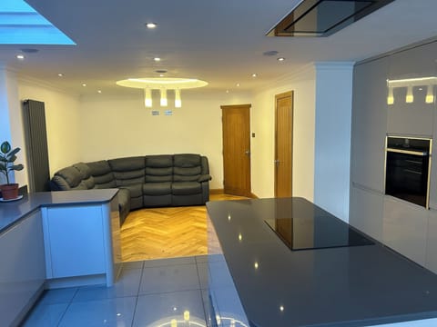 House | Private kitchen | Fridge, microwave, oven, stovetop