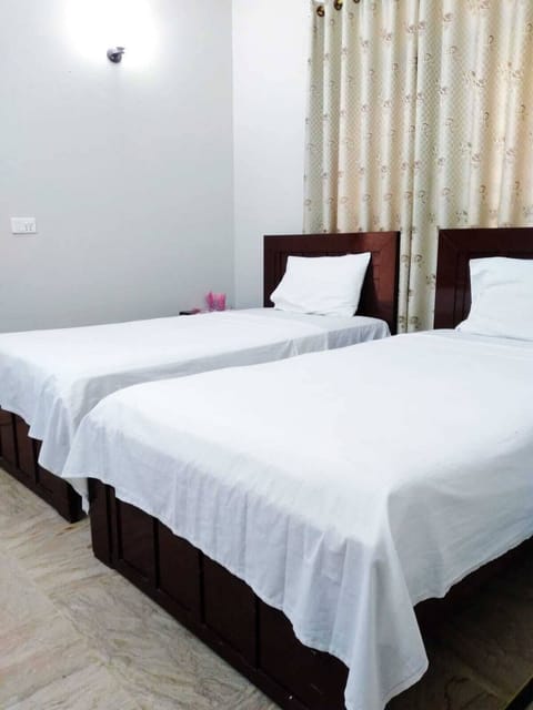 Family Triple Room, 1 Double Bed, Non Smoking | In-room safe, desk, blackout drapes, soundproofing