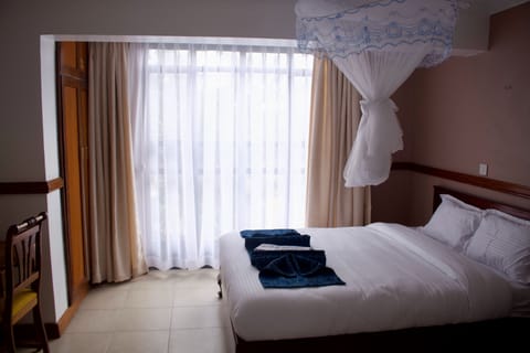 Deluxe Double Room | Desk, laptop workspace, free WiFi