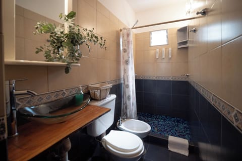 Classic Bungalow, Garden View | Bathroom | Shower, hair dryer, bidet, towels