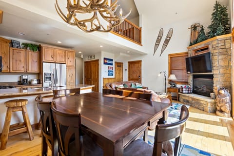 Townhome, 3 Bedrooms | Private kitchen | Fridge, oven, coffee/tea maker, toaster