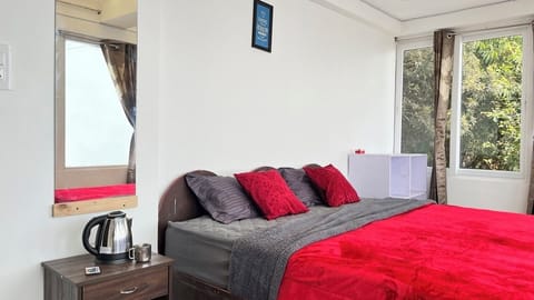 Panoramic Studio Suite, 2 Bedrooms, Mountain View | Free WiFi