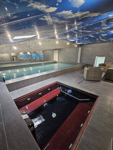 Indoor spa tub