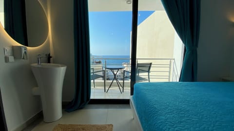 Luxury Studio Suite (VIP) | In-room safe, soundproofing, iron/ironing board, free WiFi