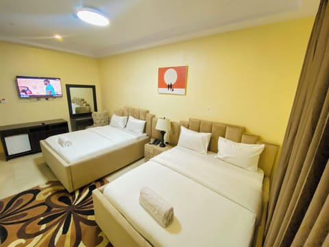 Family Double Room, City View | Bathroom | Towels, soap, shampoo, toilet paper