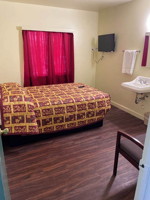 Economy Double Room with Shared Rest Room